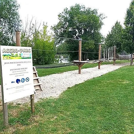 Au Son De L'eau 4*