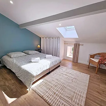 Au Son De L'eau Hotel La Couronne (Charente)