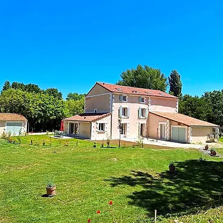 Au Son De L'eau La Couronne (Charente)